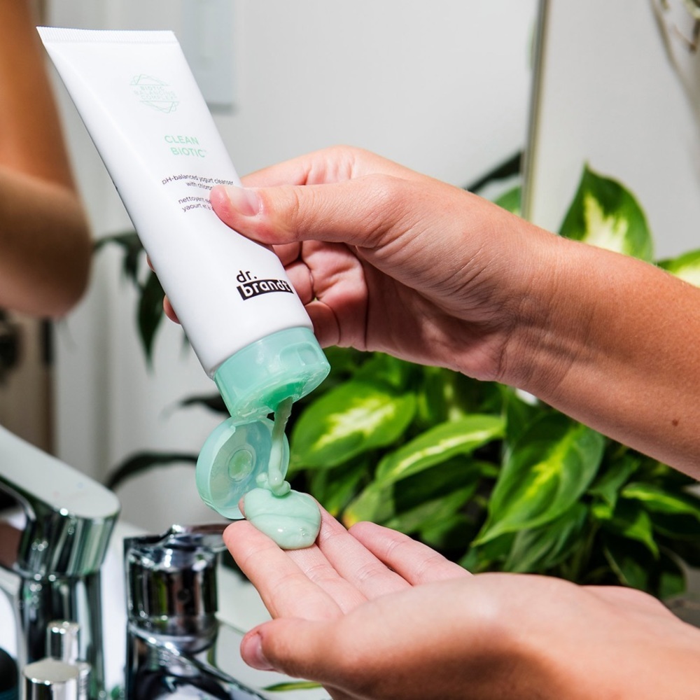 🌿 Dr. Brandt Skincare Clean Biotic pH-balanced yogurt cleanser with chlorophyll - Picture 6 of 8
